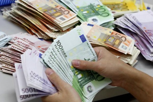 Vezi cine sunt cei mai bogaţi oameni ai globului